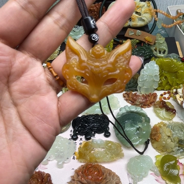 蛇纹石玉未镶嵌颈饰