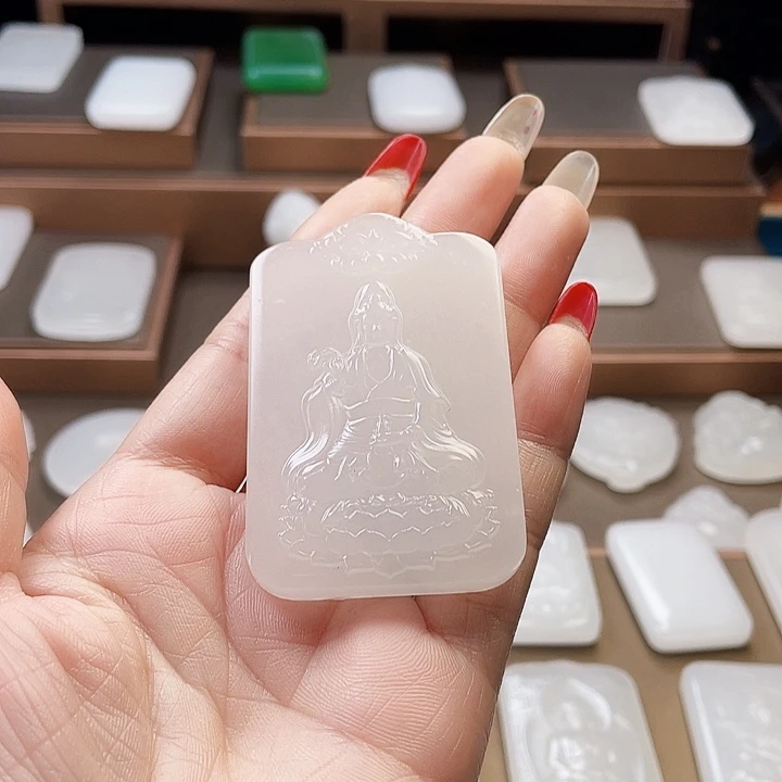 石英质玉（金丝玉）颈饰未镶嵌《****真新疆金丝玉双面雕工