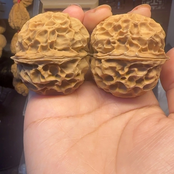 文玩核桃吊坠凤凰牡丹