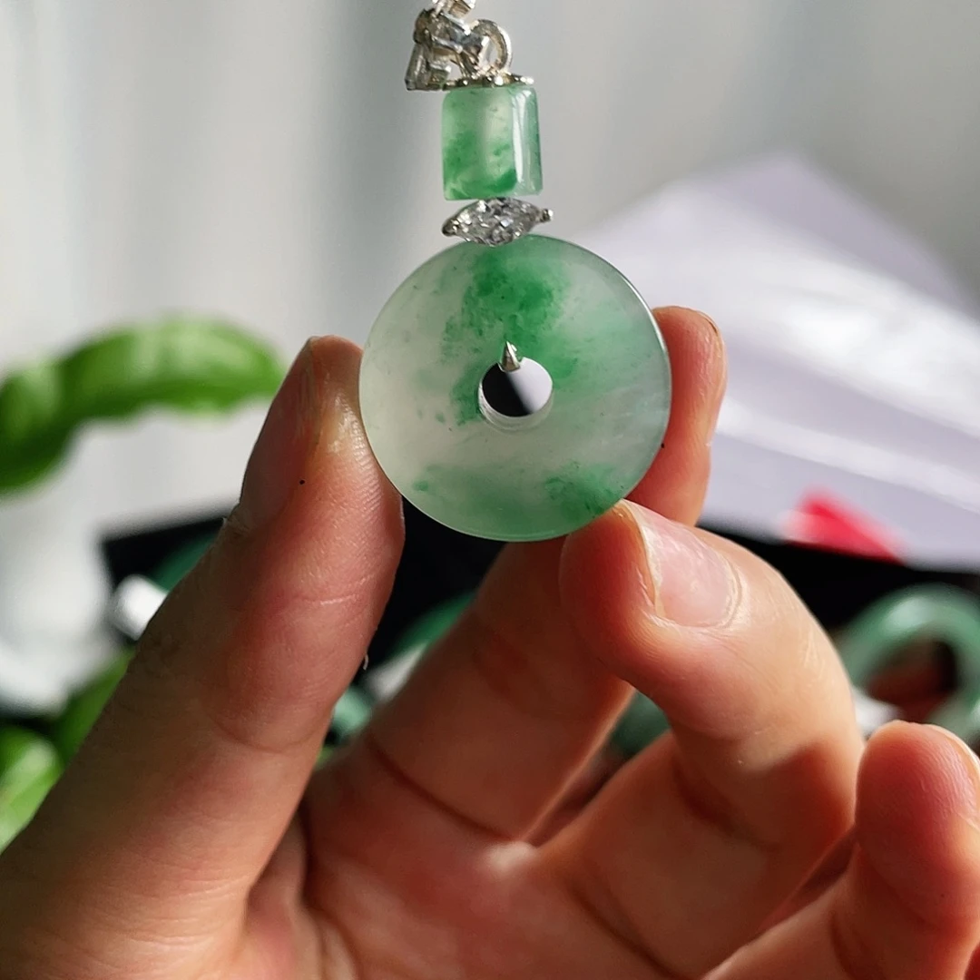 石英质玉挂件未镶嵌朵*