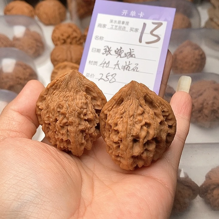 张***龙把件文玩核桃大沽石