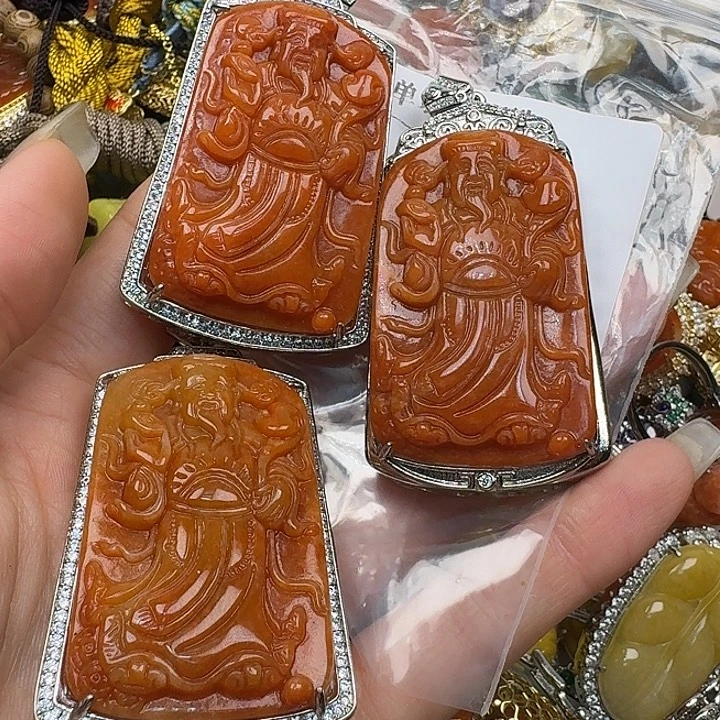 彩***姐翡翠未镶嵌颈饰翡翠
