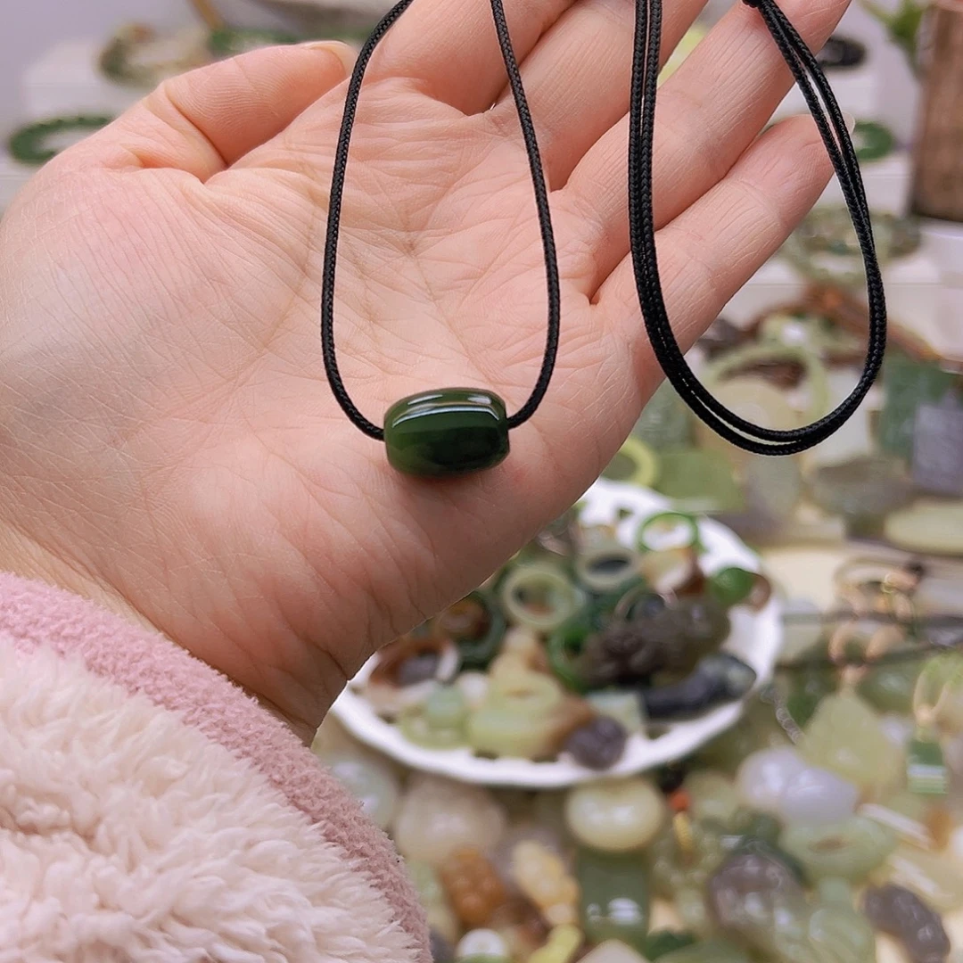 和田玉未镶嵌吊坠(赠链)