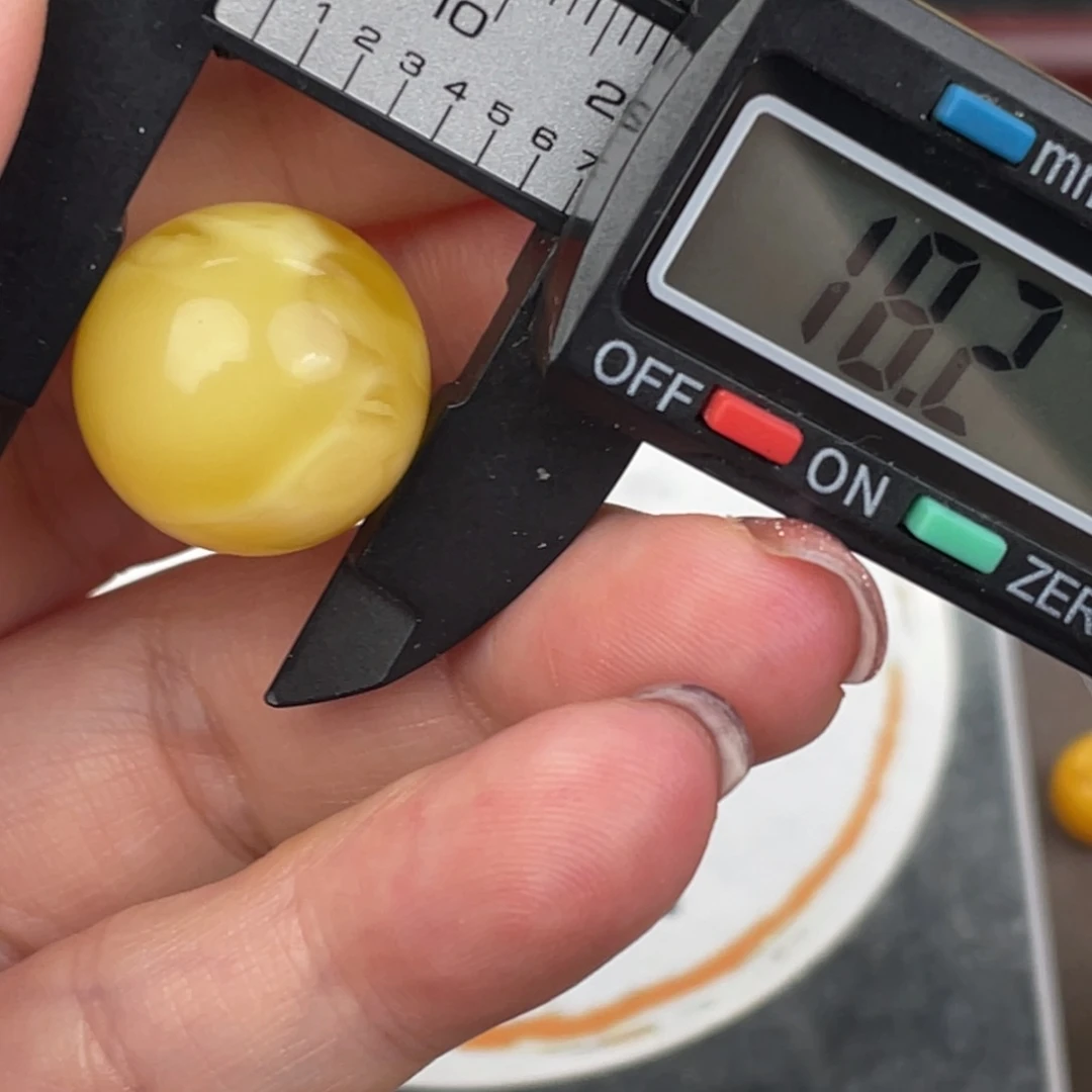 未镶嵌蜜蜡裸石微瑕168