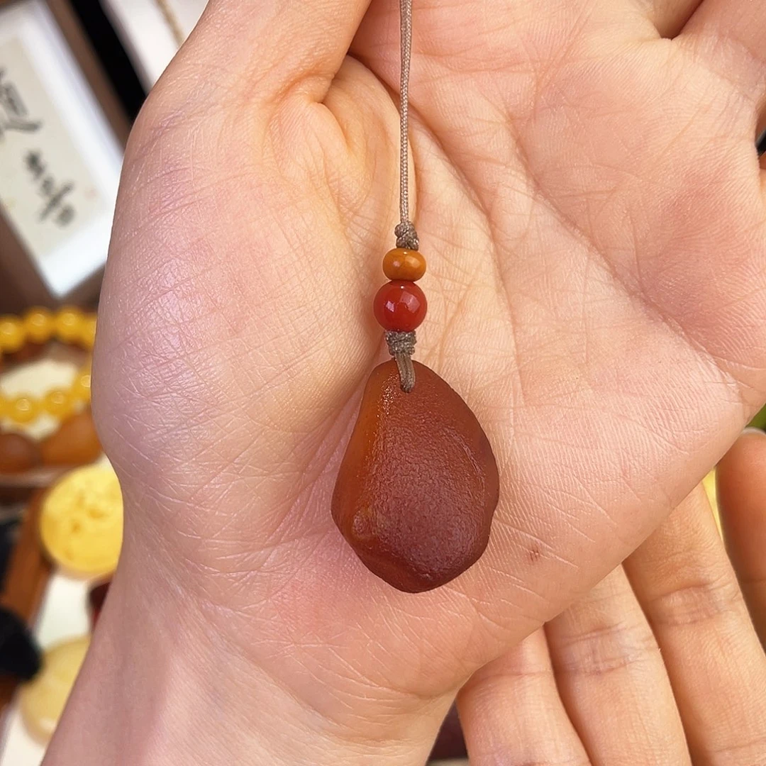 未镶嵌琥珀珠宝奇石。