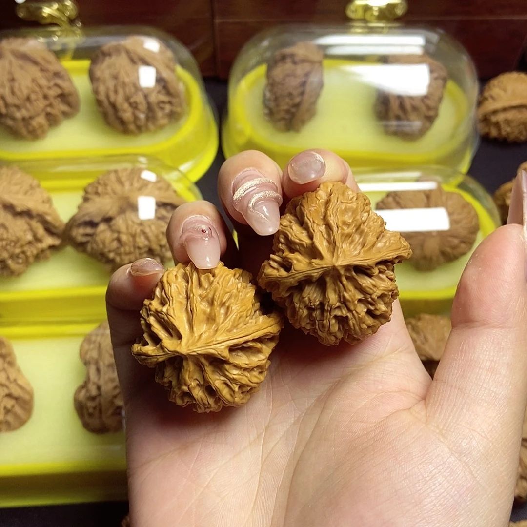 文玩核桃吊坠苹果园