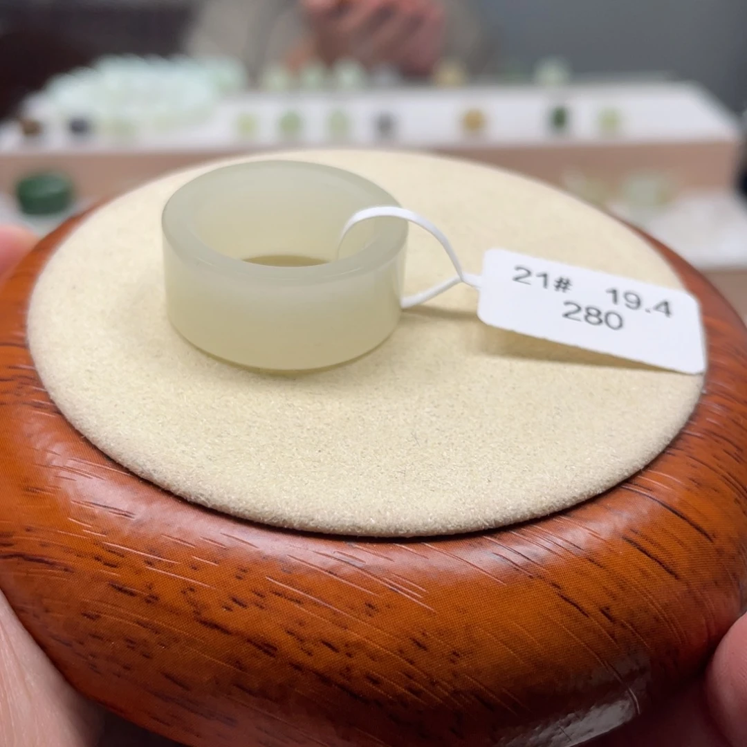 和田玉戒圈未镶嵌黄****719.4
