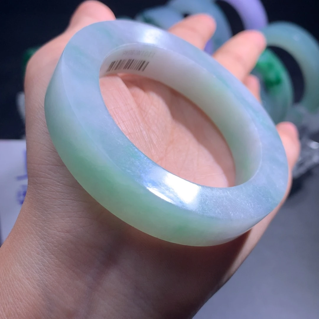 未镶嵌翡翠手镯定制翡翠