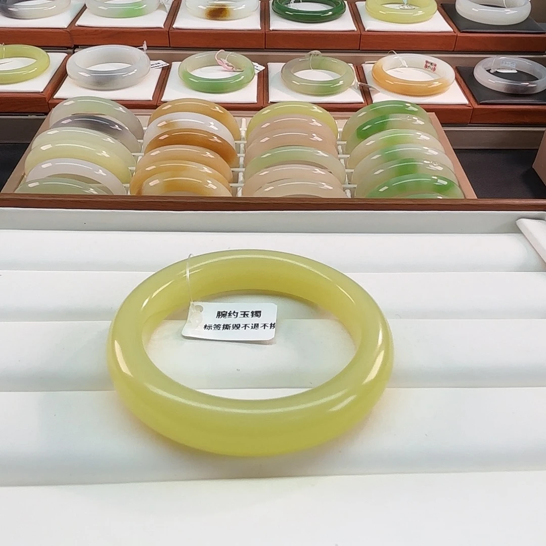 和田玉未镶嵌手镯53色标鸡油黄