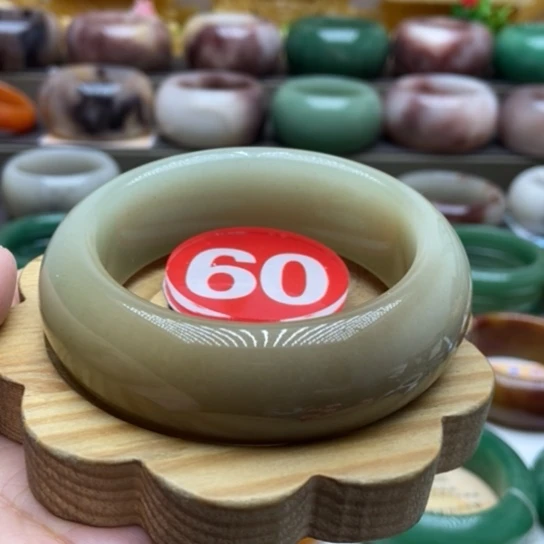 未镶嵌手镯石英质玉