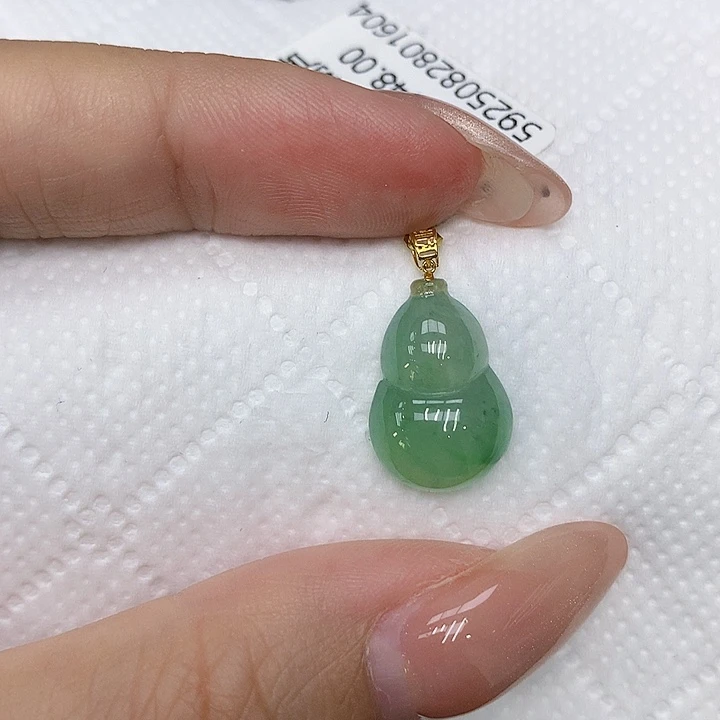 颈饰18K金镶嵌翡翠