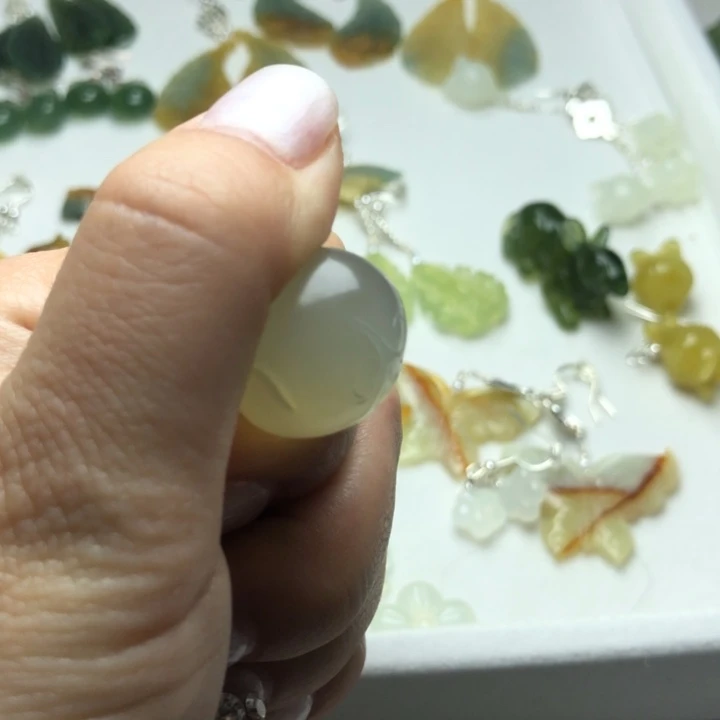 蛇纹石玉颈饰未镶嵌?****、