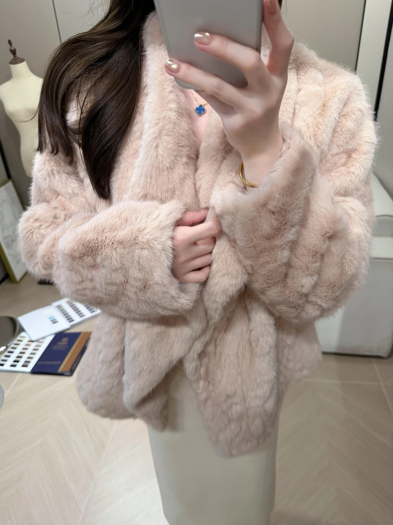 千金感软软温柔毛茸茸年轻款皮毛一体环保皮草女冬季时尚毛毛外套