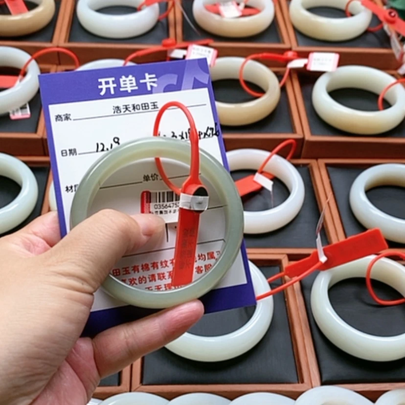 【闪购商品】未镶嵌手镯和田玉七****忆