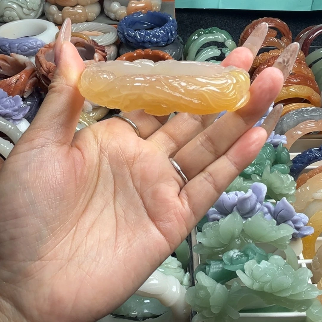 石英质玉未镶嵌雕花手镯