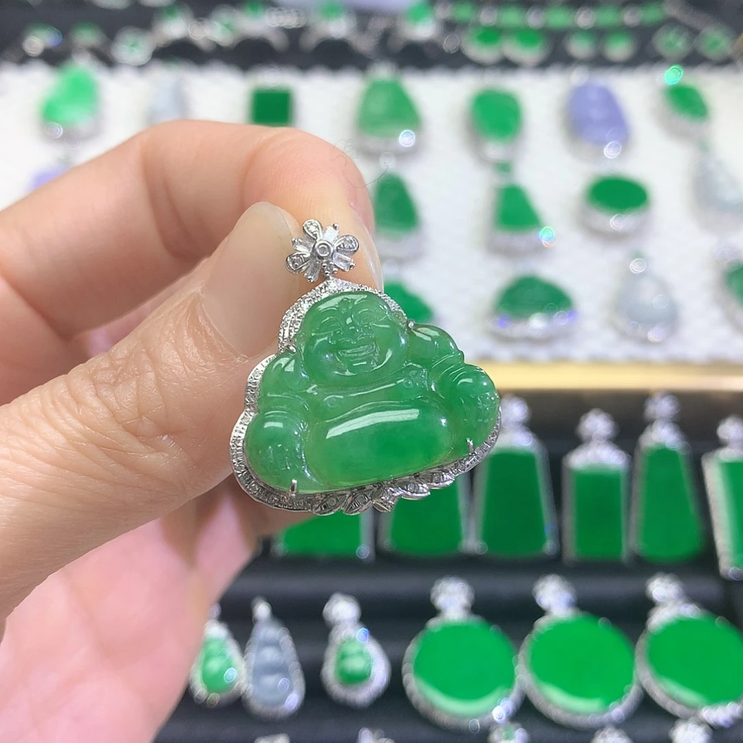 颈饰18K金镶嵌翡翠吊坠