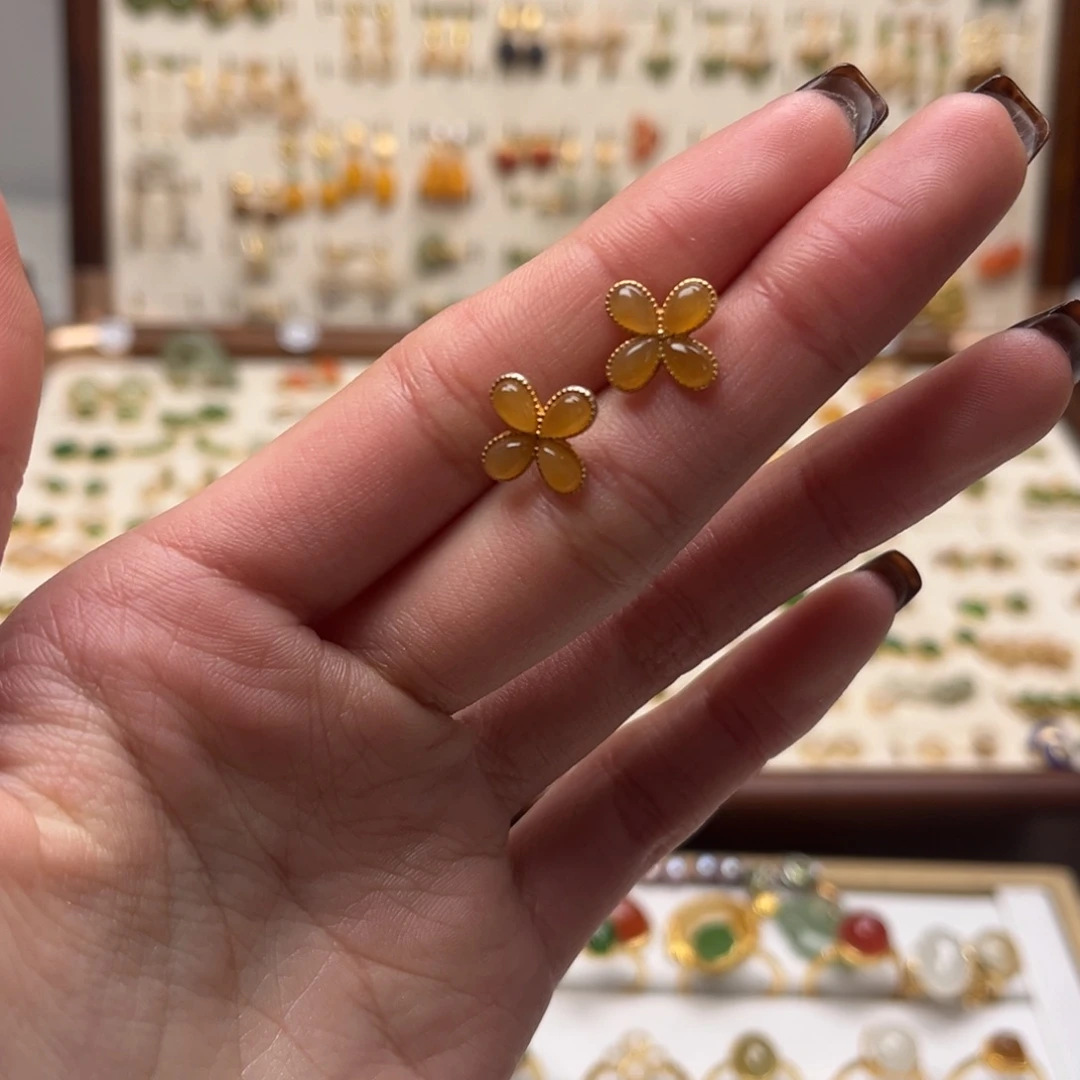 和田玉未镶嵌耳饰