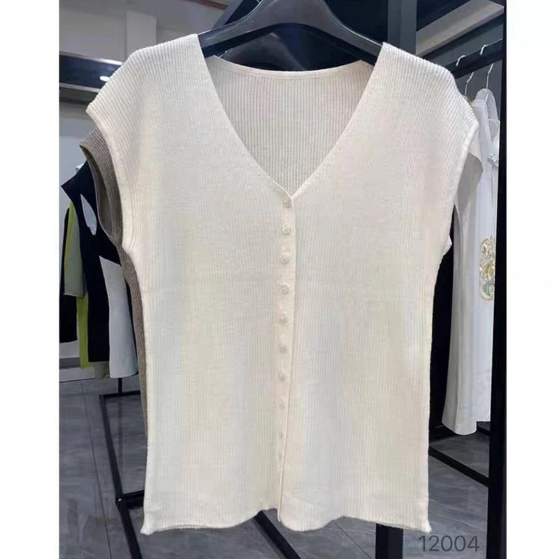 12004（部分无水洗唛，介意慎拍）WANGDAN新款净版V领开衫背心