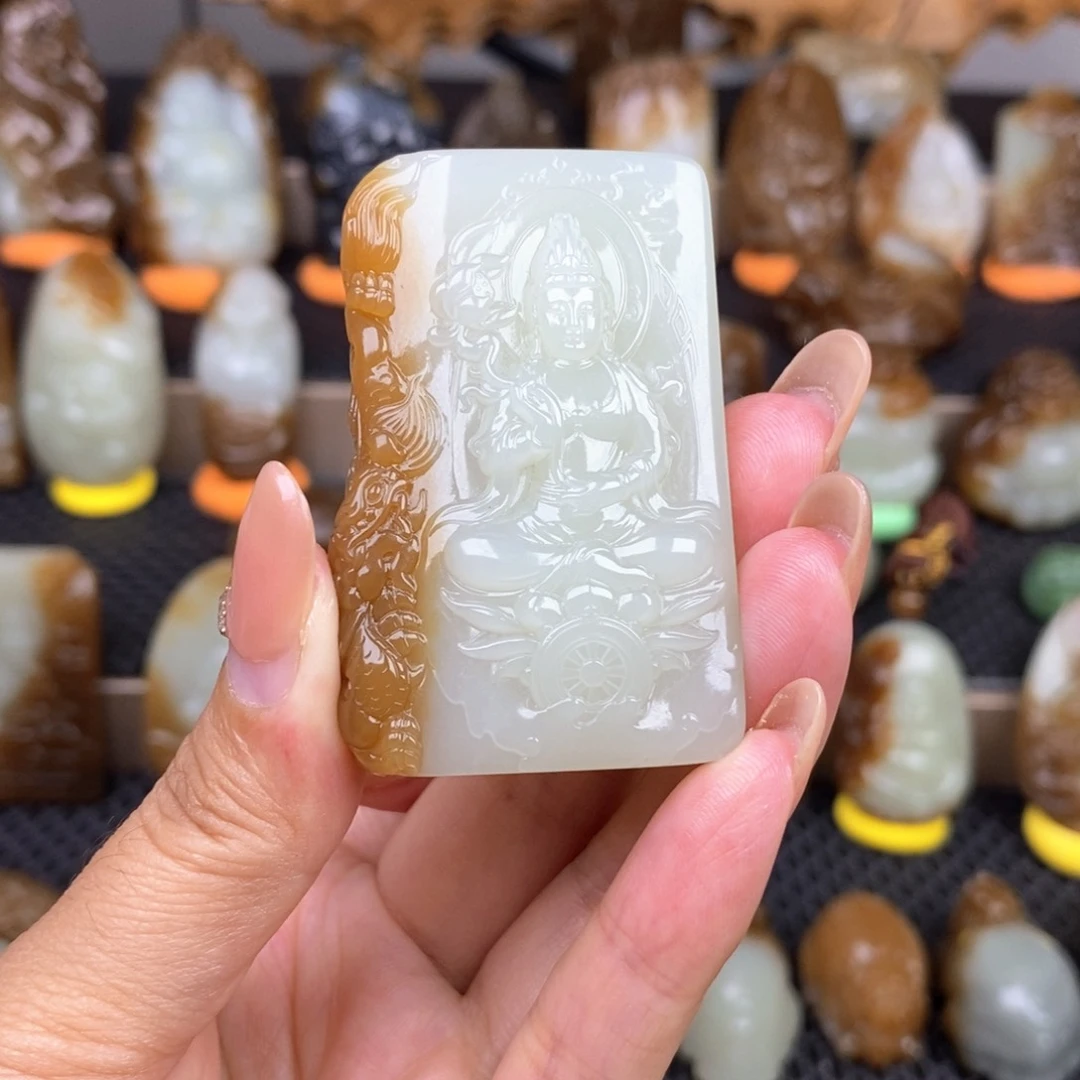 牧***辰和田玉未镶嵌颈饰
