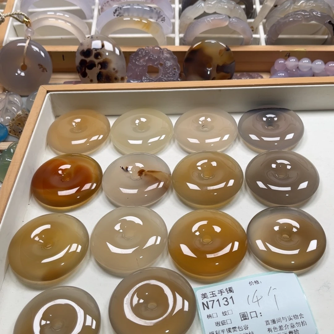 啤***雄玛瑙/玉髓未镶嵌手镯1