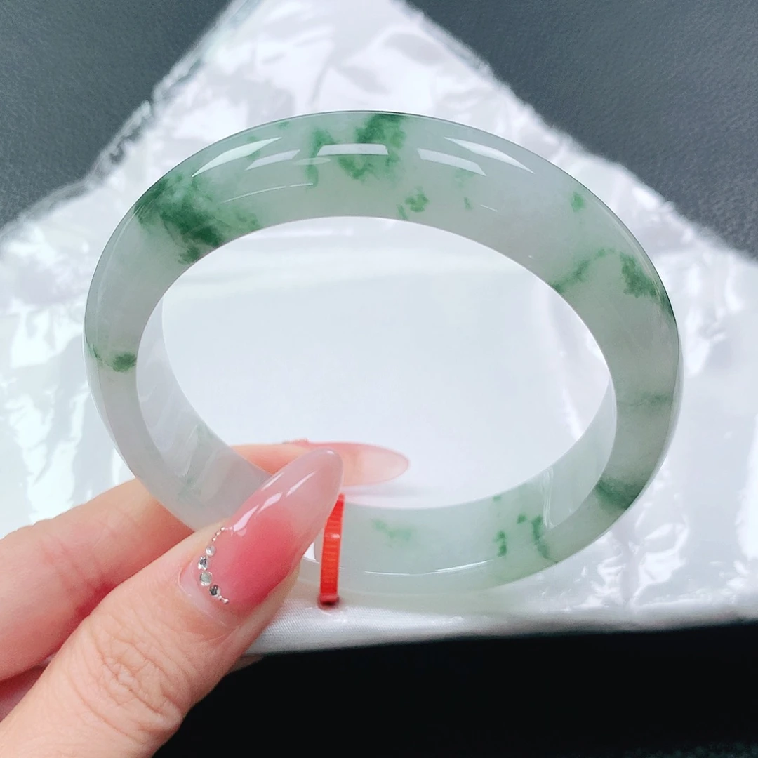 翡翠手镯未镶嵌58圈