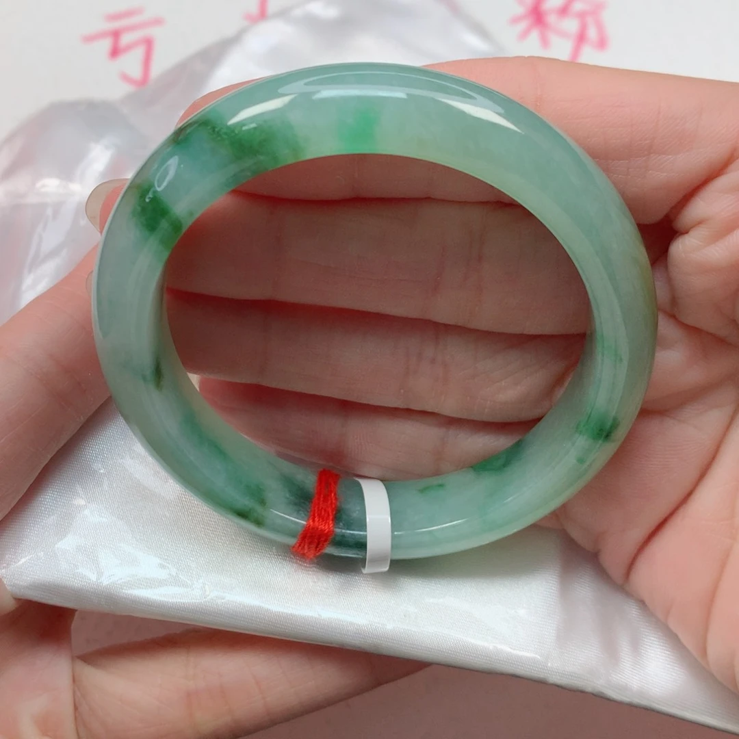 翡翠手镯未镶嵌53圈