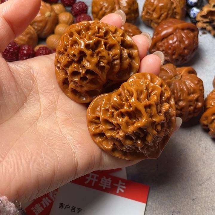 旭***！文玩核桃吊坠帝王