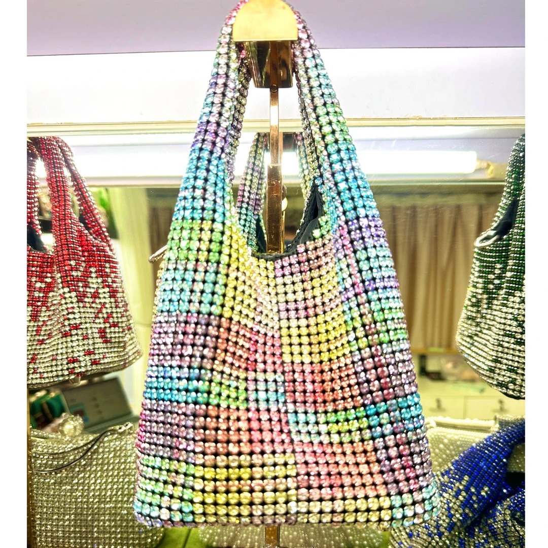 2025新款满钻慵懒水桶手腕单肩斜挎包高档网红轻奢便携手工满钻包