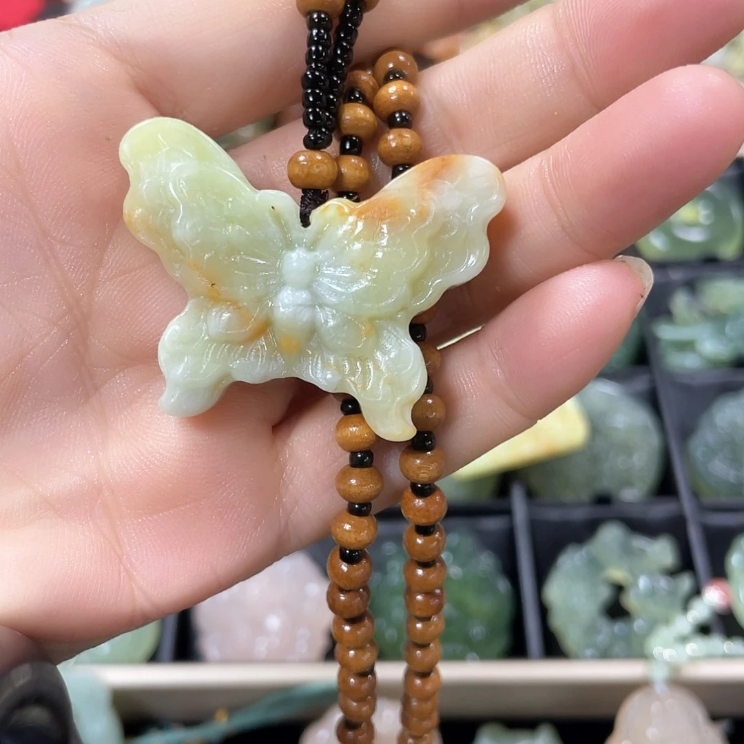 蛇纹石玉颈饰未镶嵌