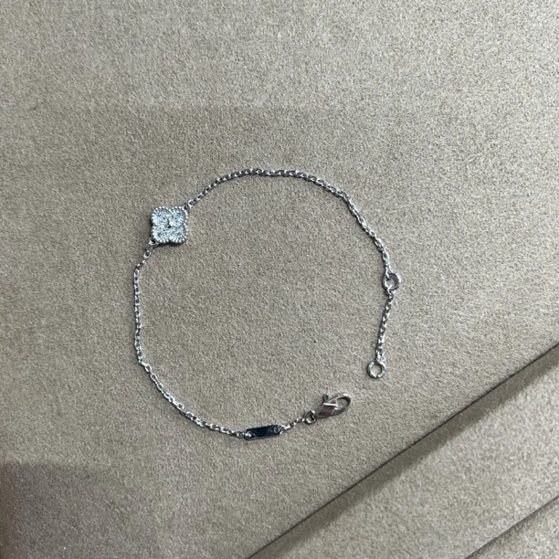 18k金9.5mm满钻四叶草手链