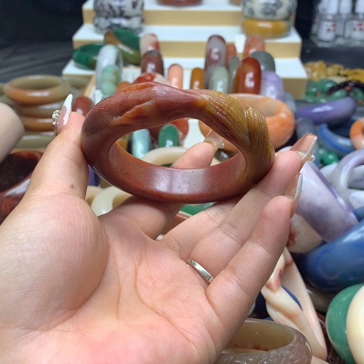 未镶嵌手镯石英质玉语*