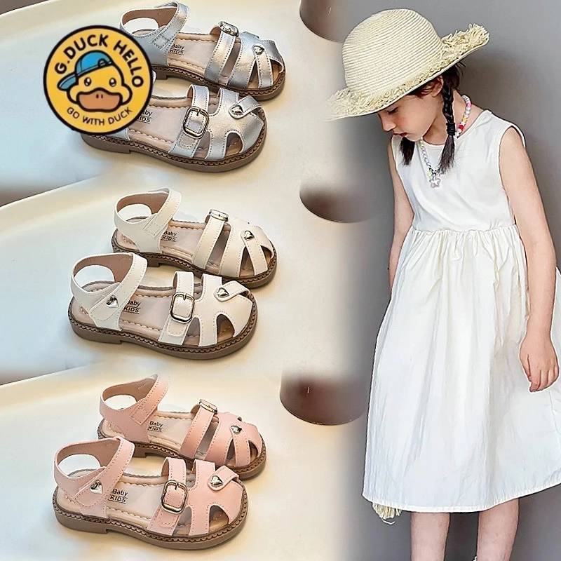 小黄鸭女童鞋包头镂空凉鞋平底2025夏季新款中小童罗马鞋沙滩鞋