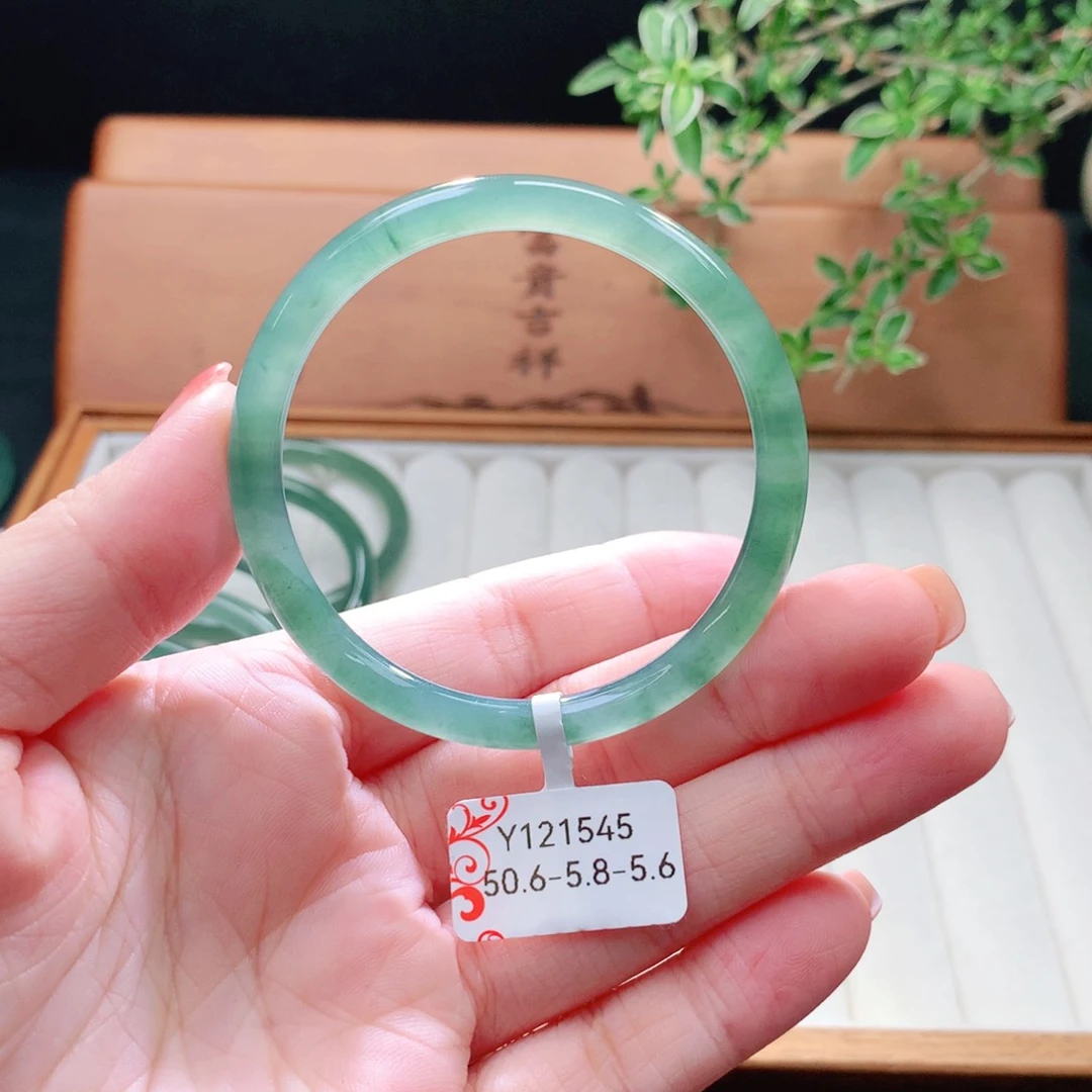 未镶嵌手镯（圆镯）翡翠