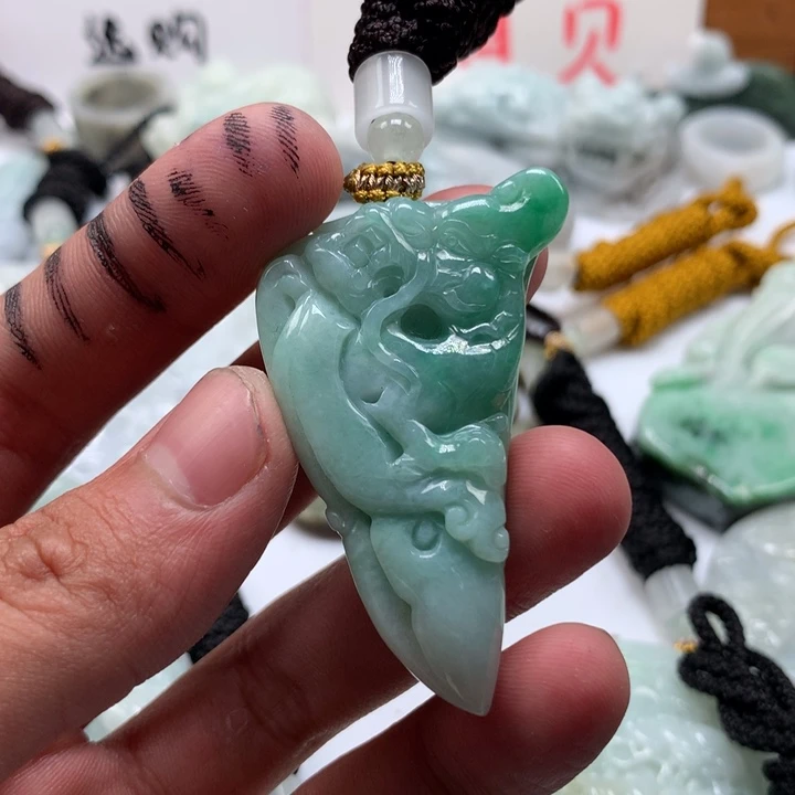 翡翠未镶嵌颈饰保真天然a货翡翠