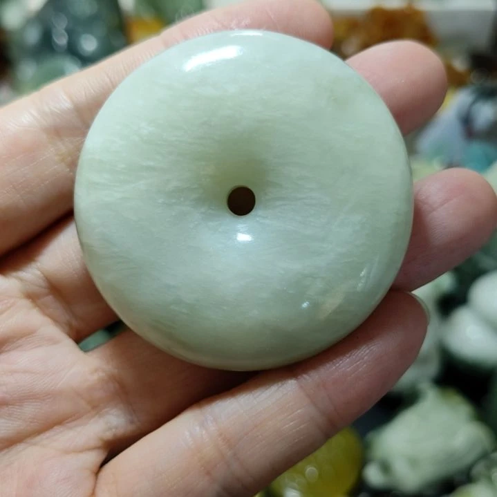 岫玉未镶嵌平安扣