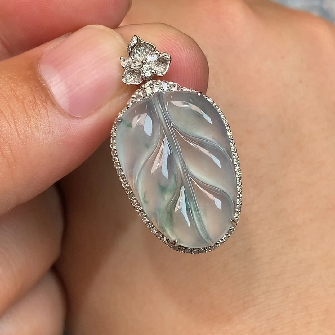 翡翠18K金镶嵌颈饰叶子