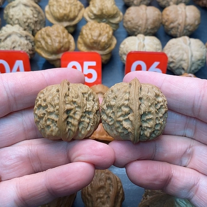 文玩核桃把件小四座楼 小手捻 原皮原色 无任何科技狠活 放心盘玩