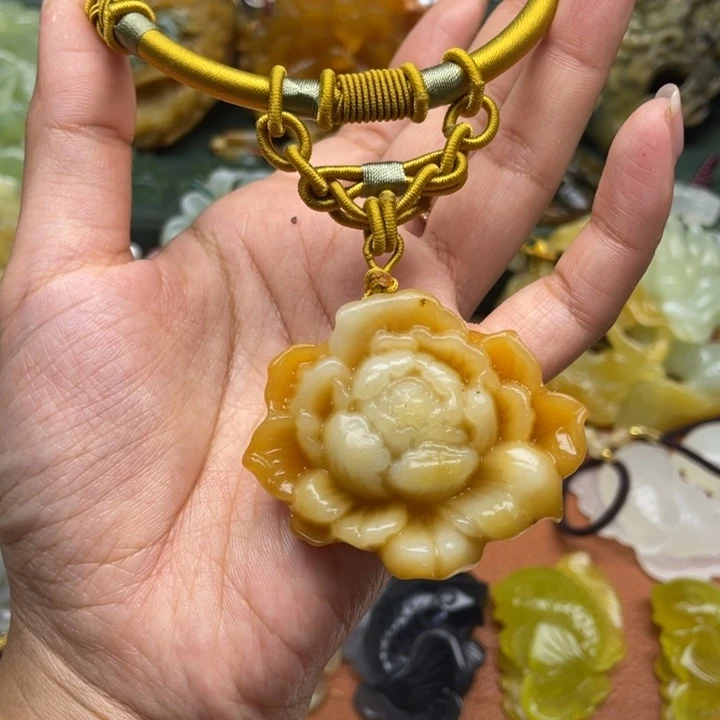 蛇纹石玉未镶嵌吊坠