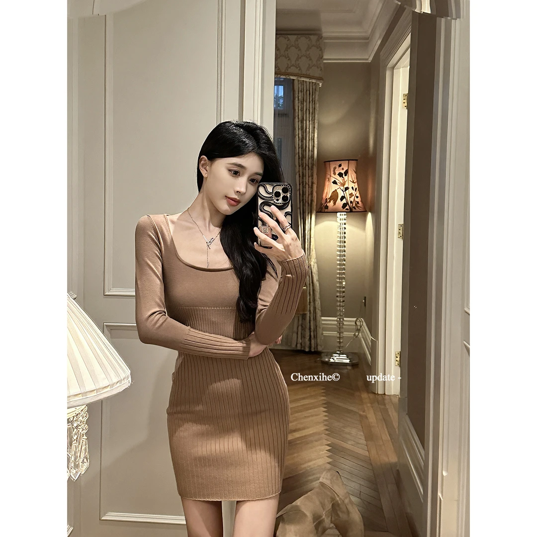 何晨曦 10/8 20:00「双调格林」加购抢现货方领毛织连衣裙 T1219M