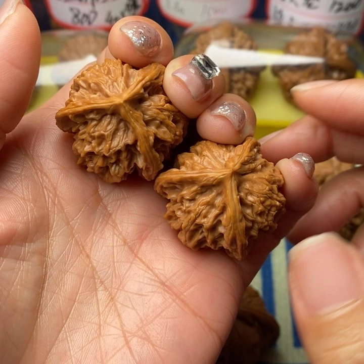繁***宁吊坠桃核三棱核桃