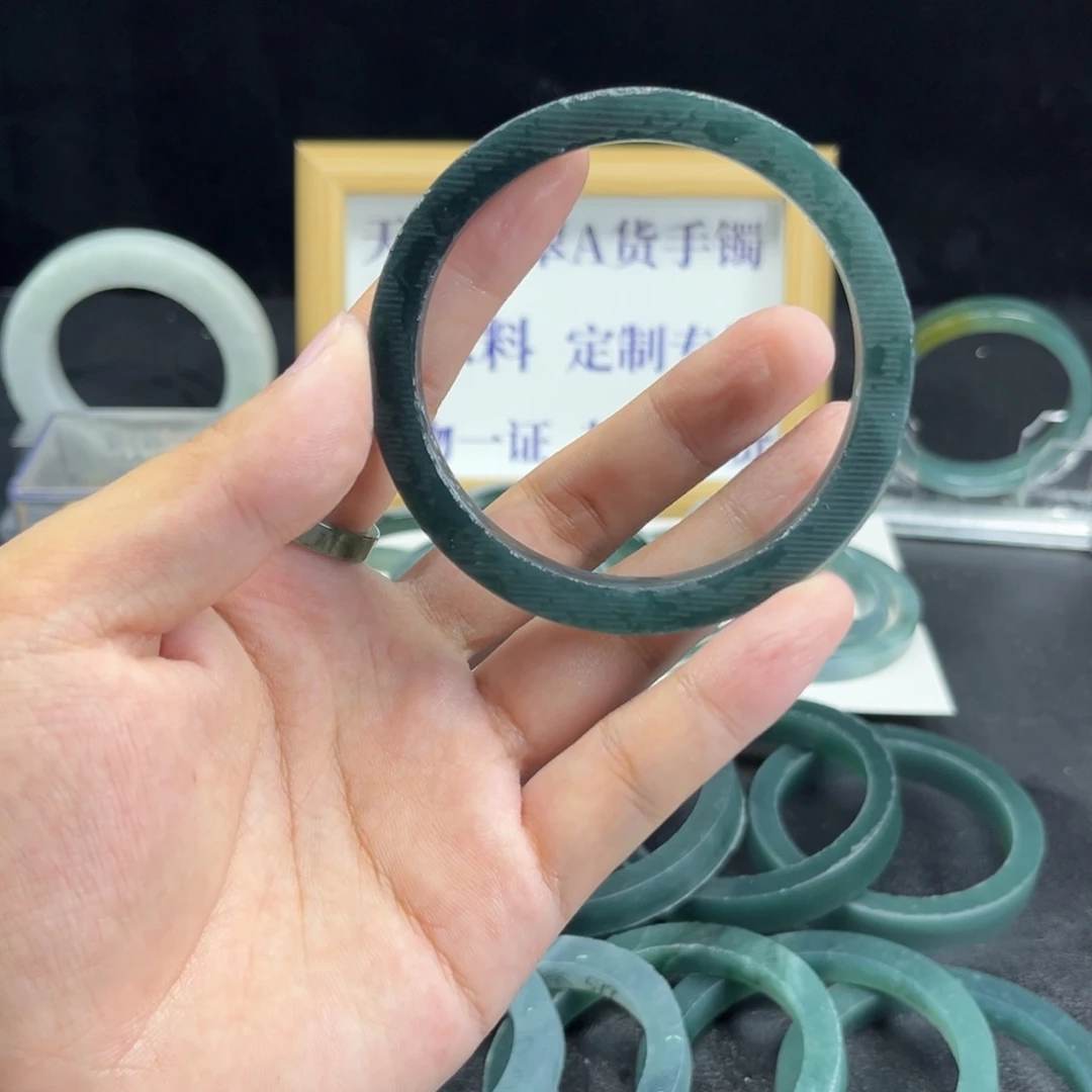 刘***皮未镶嵌手镯定制翡翠手镯