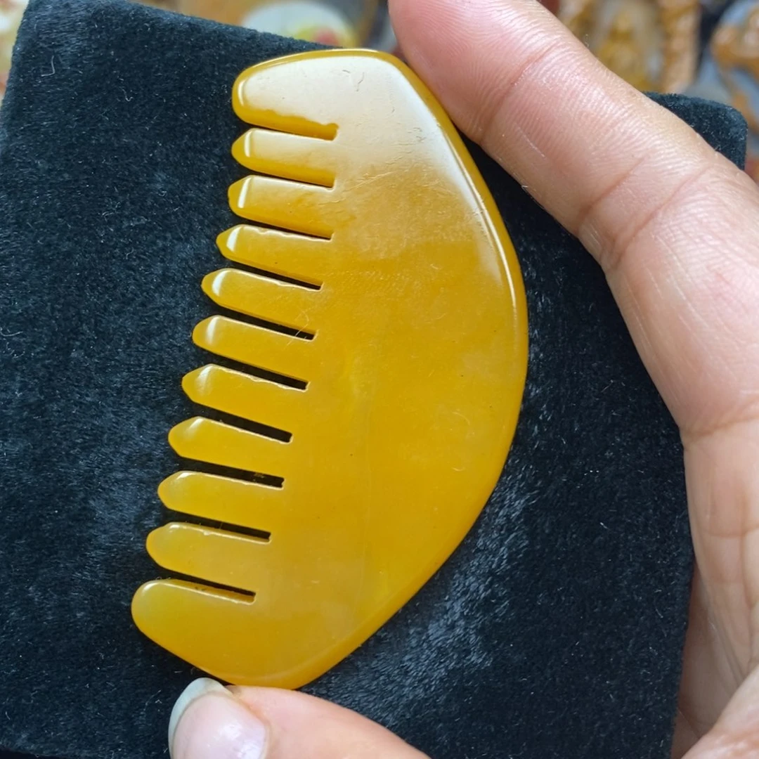 未镶嵌石英质玉（黄龙玉）颈饰