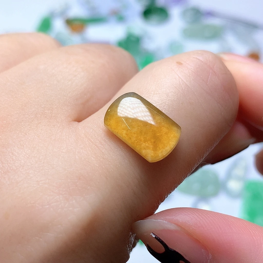 翡翠未镶嵌颈饰马鞍