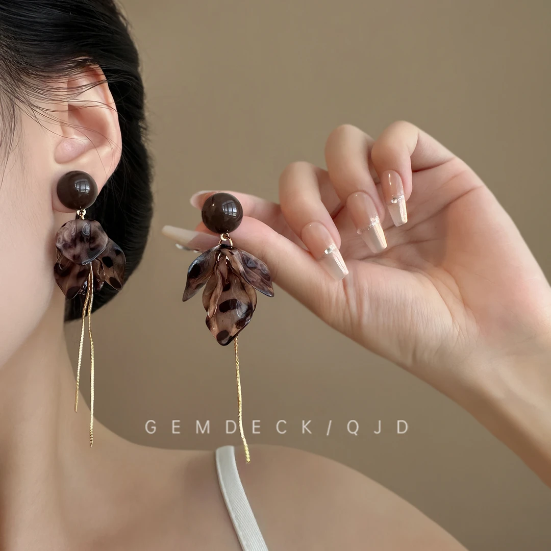 合金耳饰 美拉德豹纹花瓣长款流苏耳环女秋冬高级感耳钉耳饰品