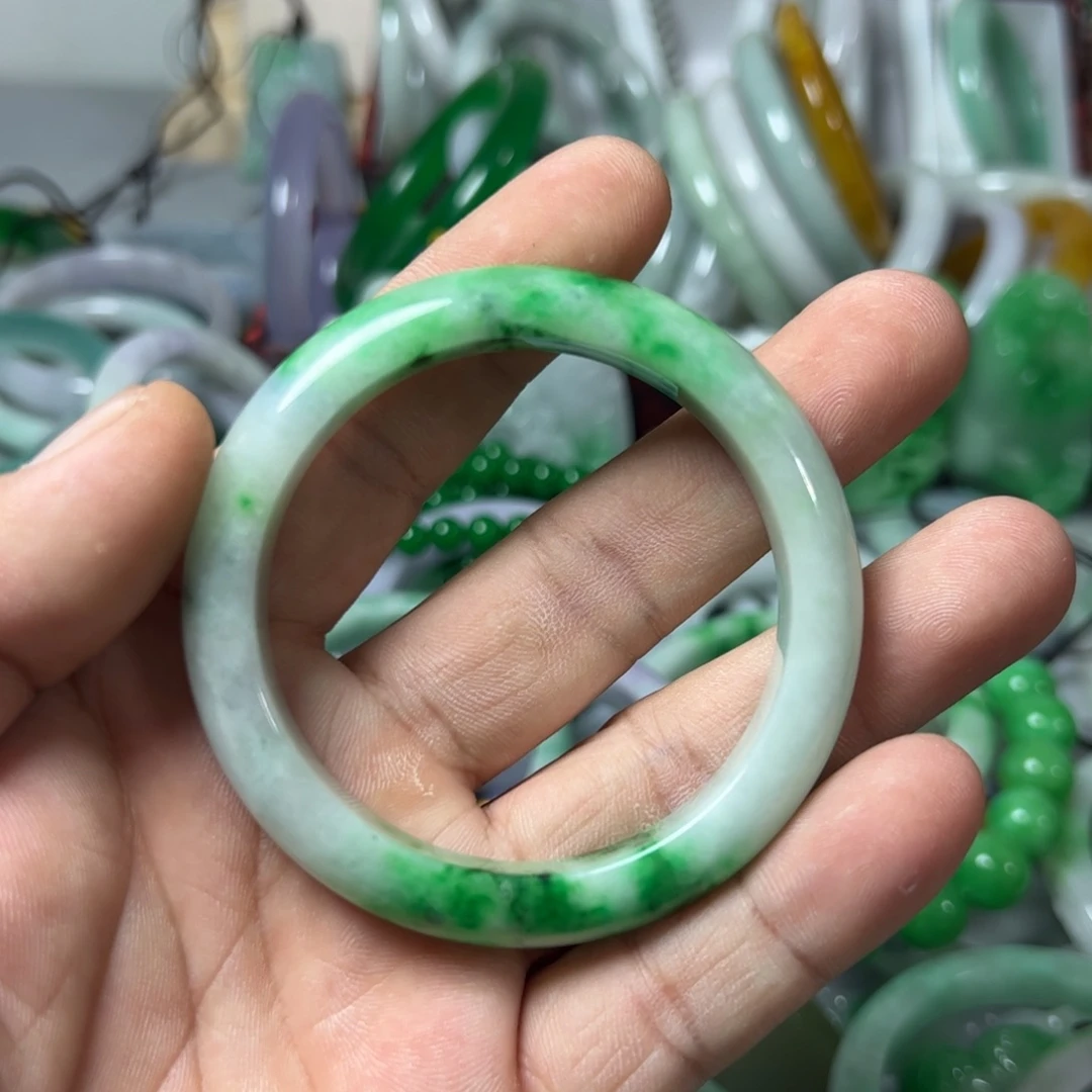 r***翡翠未镶嵌颈饰手镯