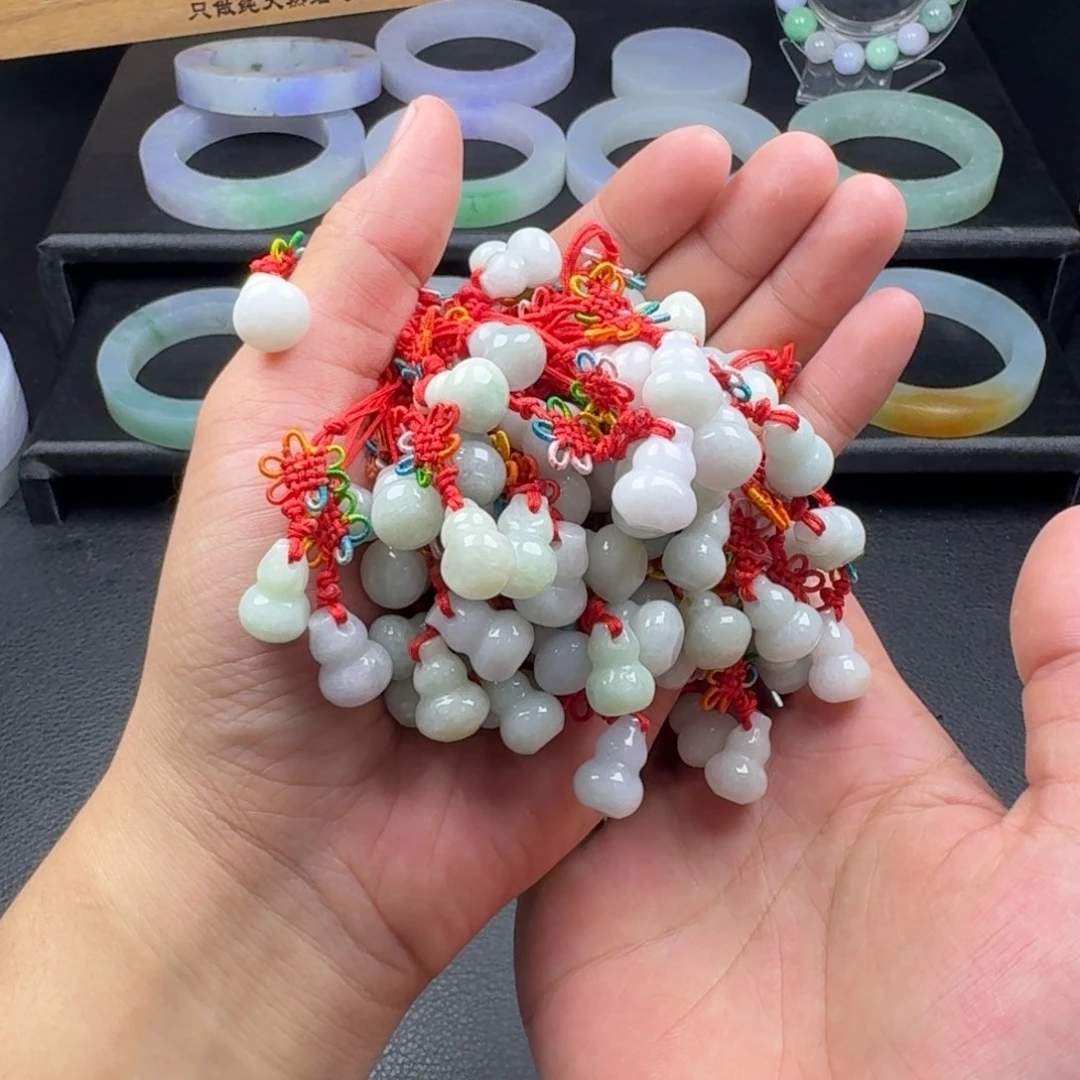 翡翠未镶嵌颈饰多样性发货一个