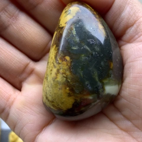 【闪购商品】未镶嵌岫岩河磨玉（透闪石质玉）把件