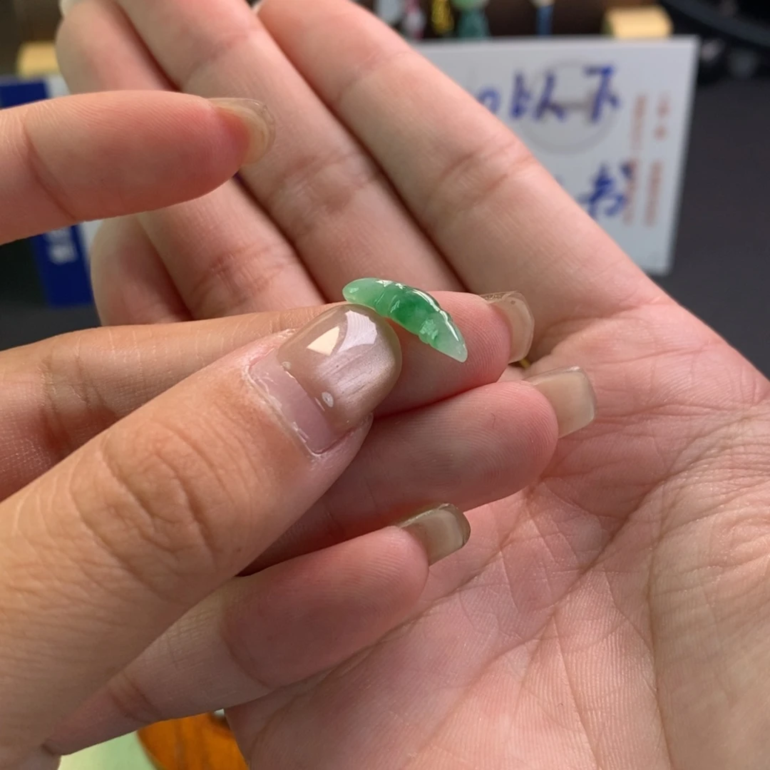 小***儿翡翠未镶嵌颈饰17891