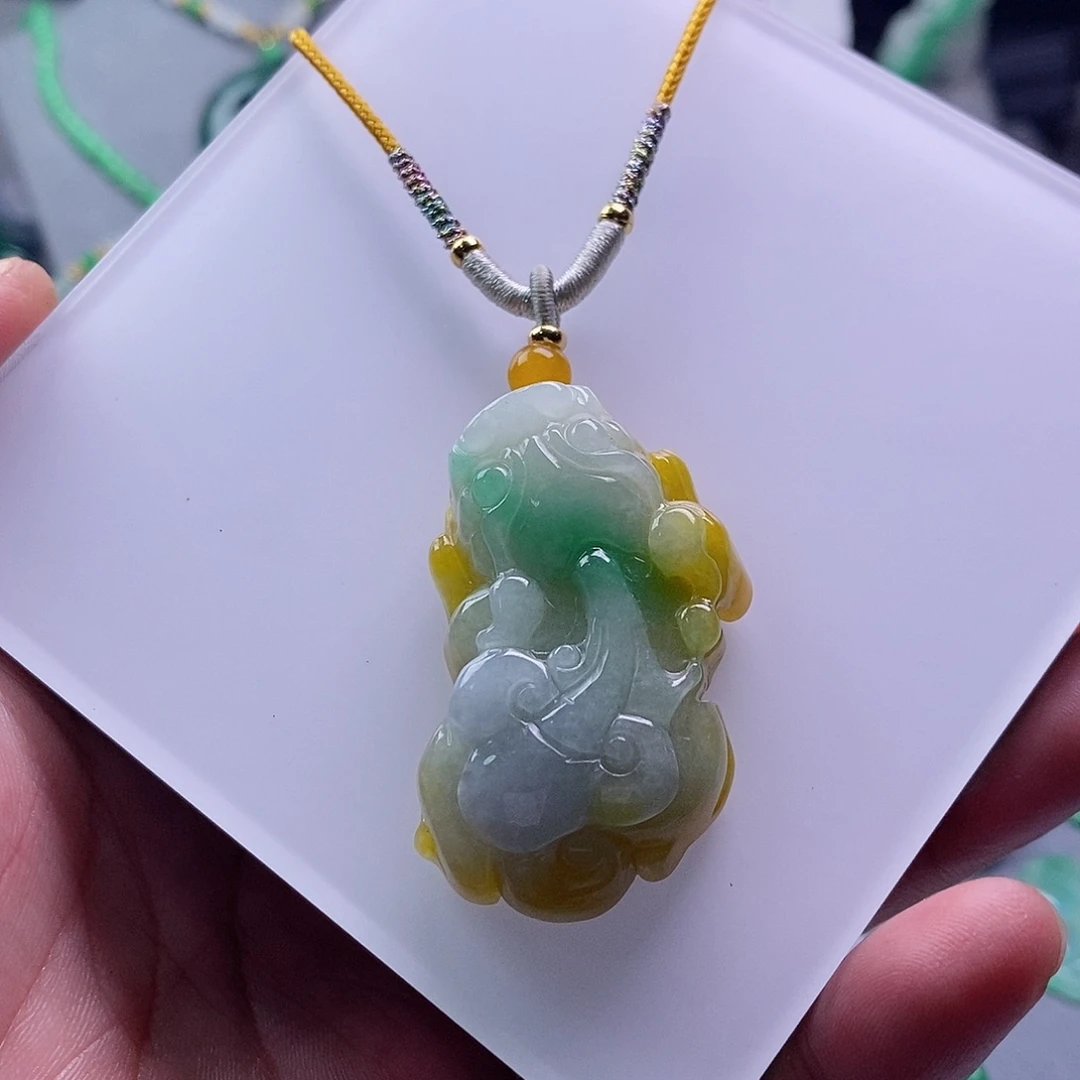 翡翠未镶嵌吊坠(赠链)