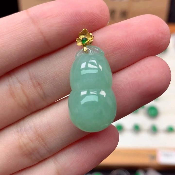 翡翠18K金镶嵌颈饰翡翠